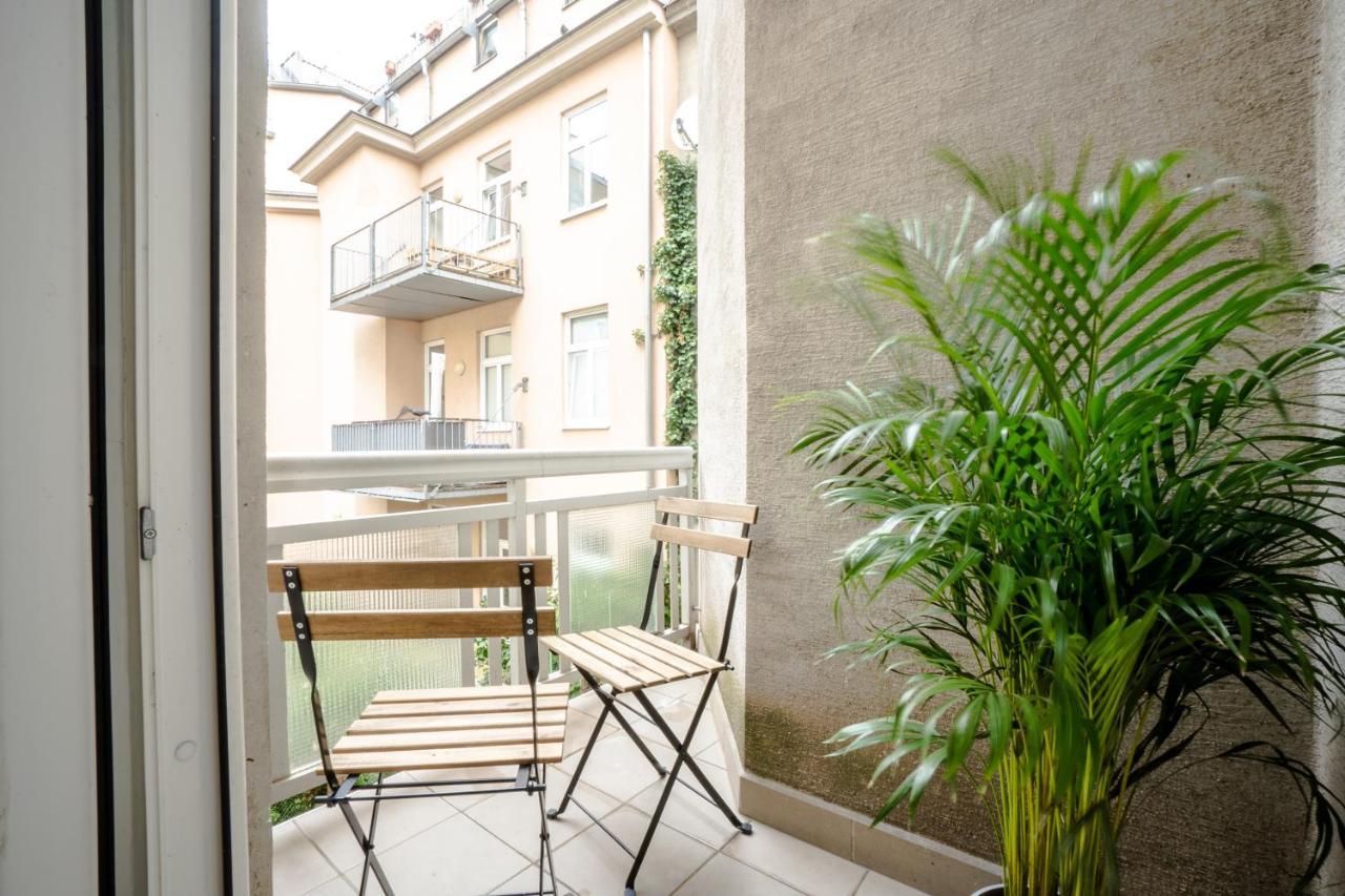 Modern And Lovely Apartment Next To Subway Station Вена Экстерьер фото