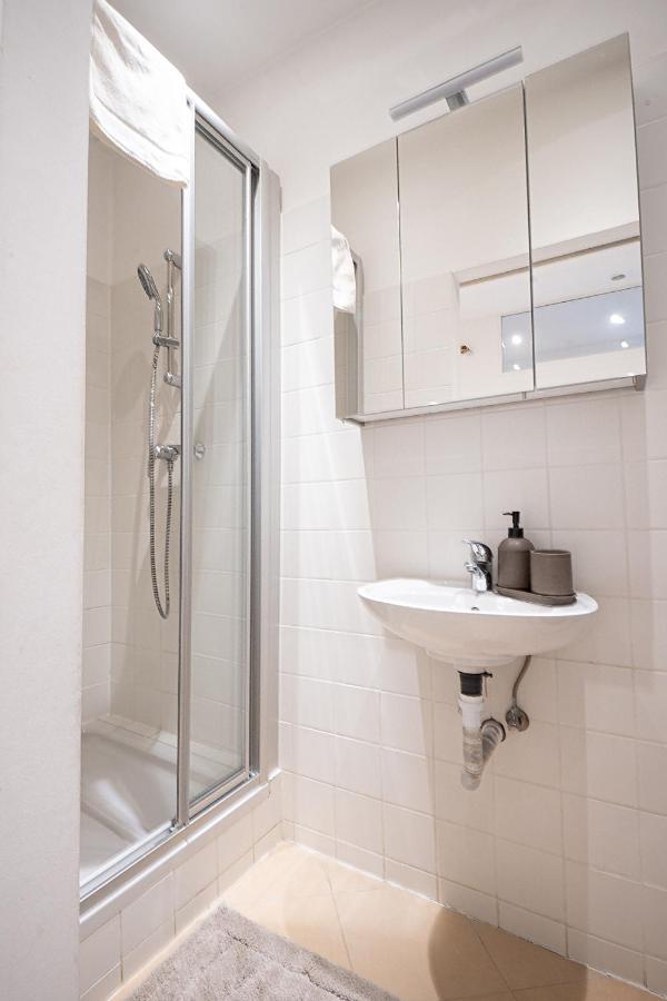 Modern And Lovely Apartment Next To Subway Station Вена Экстерьер фото